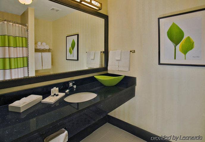 Hotel Fairfield & White Marsh
